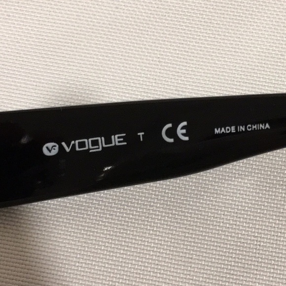 Vogue VO2869S-B Black Sunglasses - Picture 4 of 5